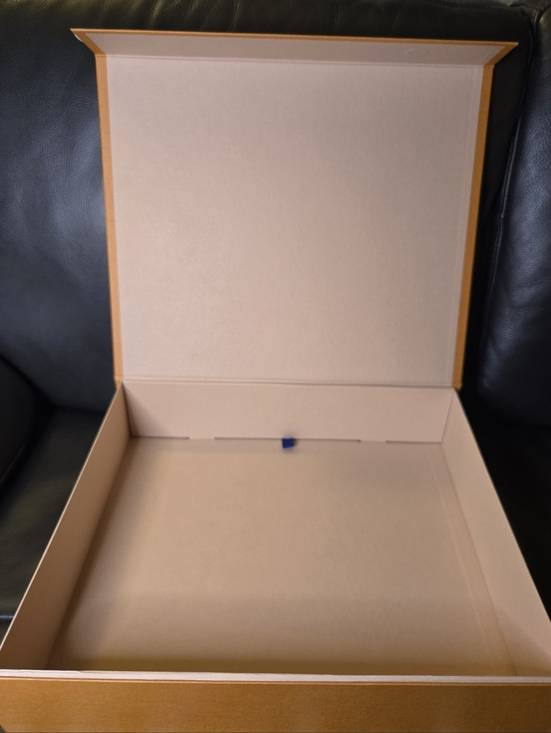 Louis Vuitton Box - Yellowish Orange with Navy Logo display picture 2